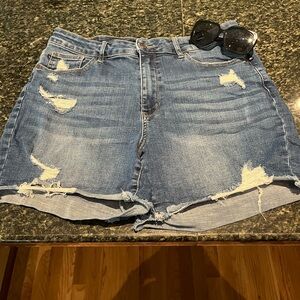 Judy Blue Classic Denim shorts Size 2X Stretch Shabby Chic